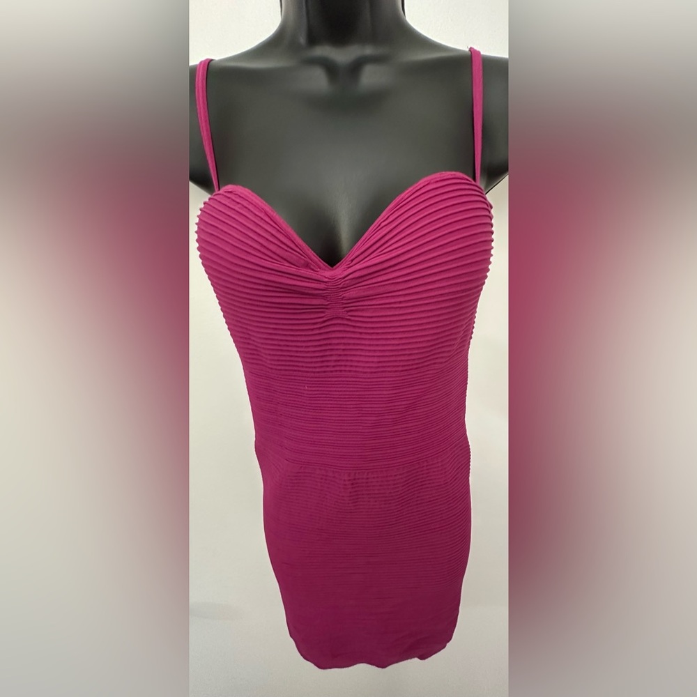 BEBE | M/L Fitted Bodycon Ribbed Dress - Adjustable Straps & Built in Bra Cups - Picture 8 of 14